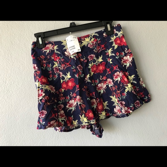Floral shorts - Picture 2 of 2